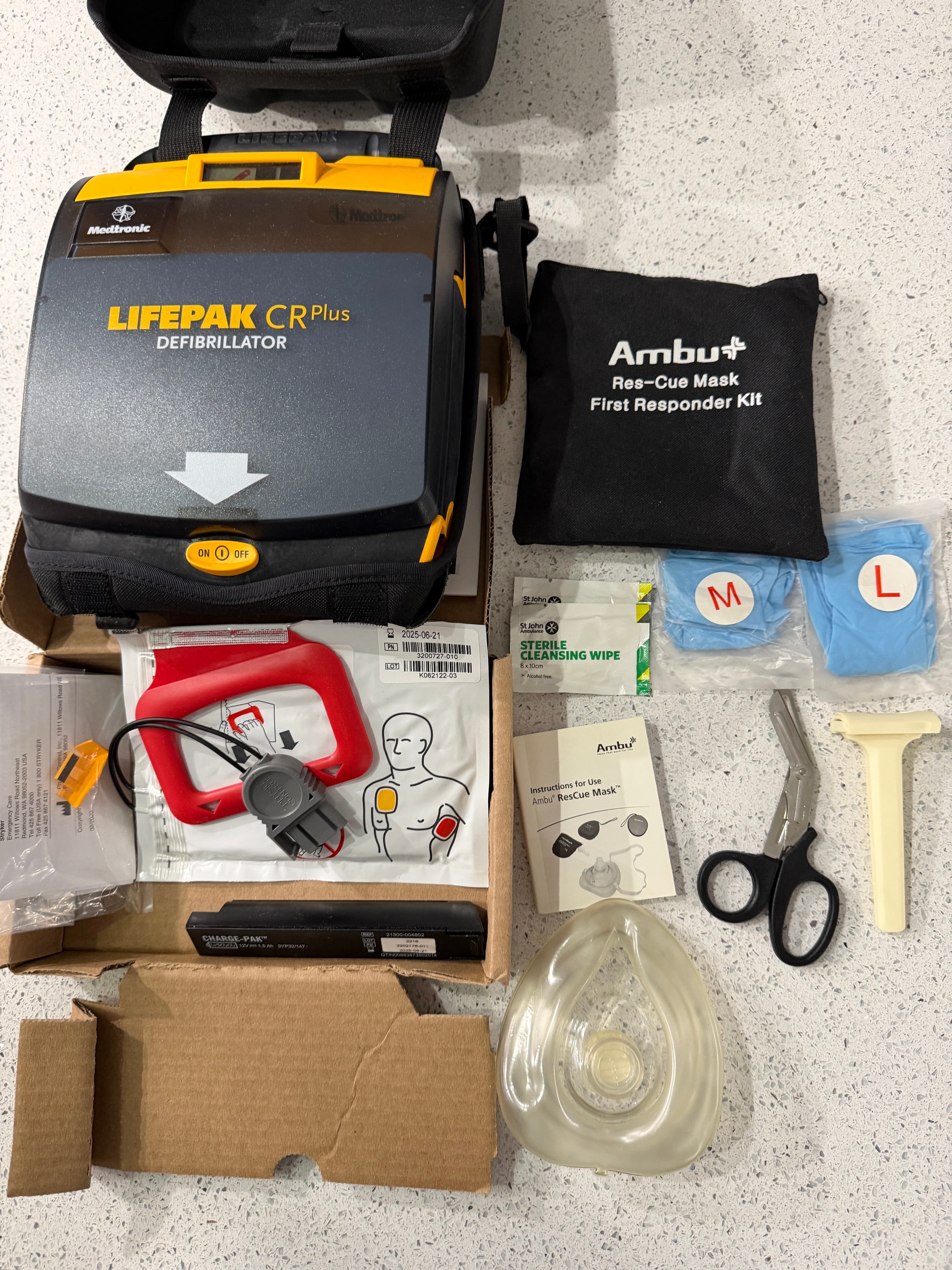 Lifepack CR Plus Defibrillator – image 1 of 4